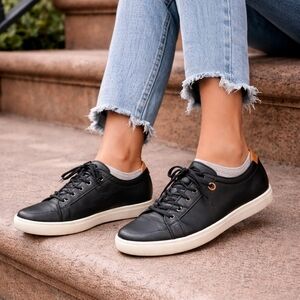 ECCO Women’s Black Leather Low Top Sneakers Soft 7 Size 41 / 10